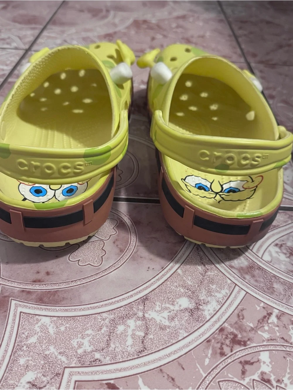 SpongeBob SquarePants x Crocs size 10